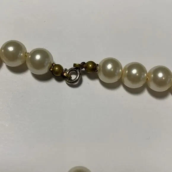 Quality Faux Pearl necklace -Vintage - Picture 3 of 6